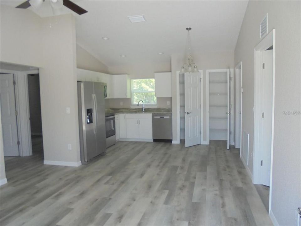 En Renta: $1,195 (3 camas, 2 baños, 1000 Pies cuadrados)