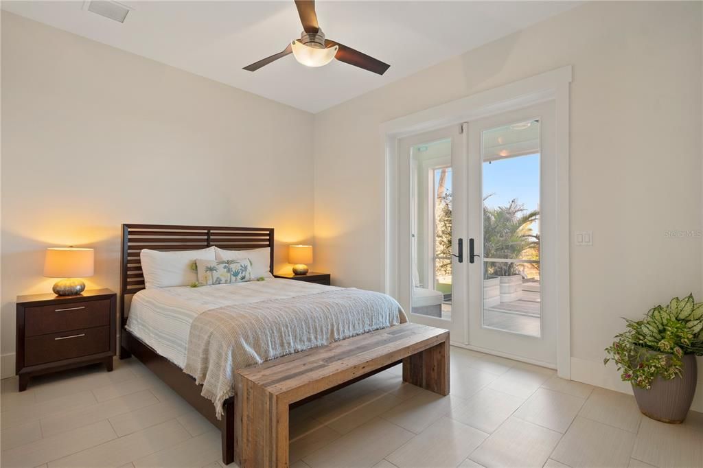 待售: $2,250,000 (5 贝兹, 3 浴室, 2601 平方英尺)