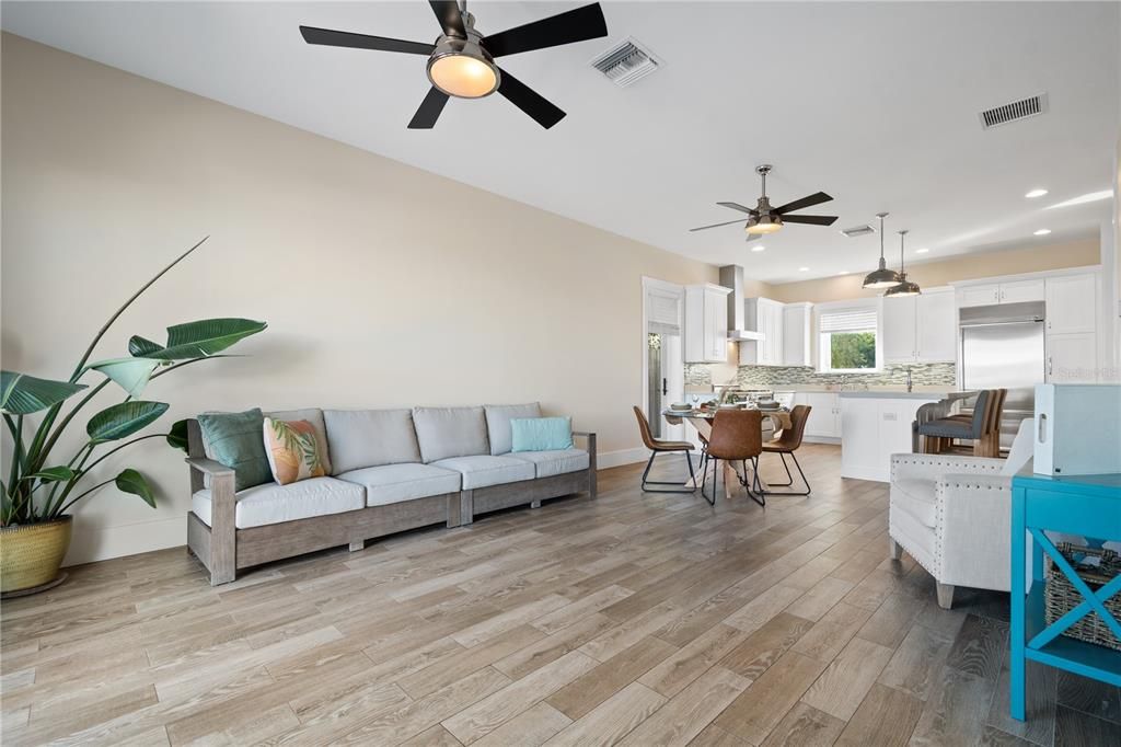 待售: $2,250,000 (5 贝兹, 3 浴室, 2601 平方英尺)