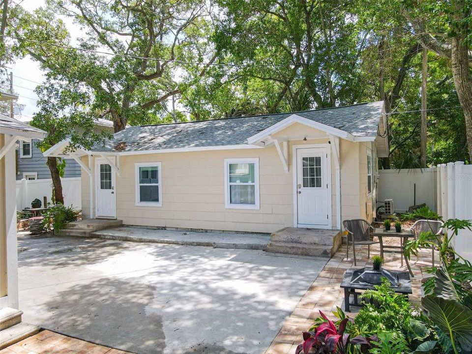 For Sale: $699,000 (3 beds, 4 baths, 1557 Square Feet)