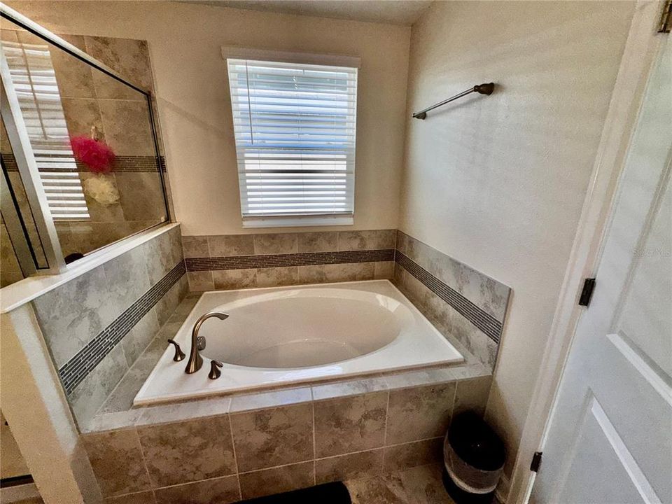 出租: $4,200 (4 贝兹, 2 浴室, 2683 平方英尺)