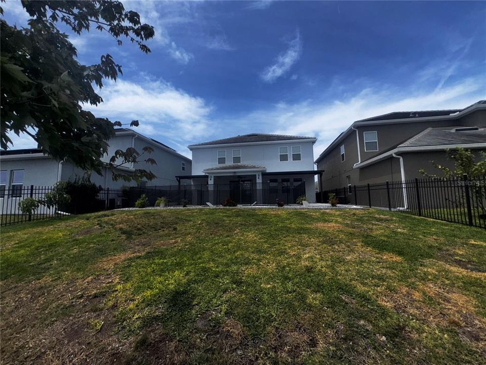 出租: $4,200 (4 贝兹, 2 浴室, 2683 平方英尺)