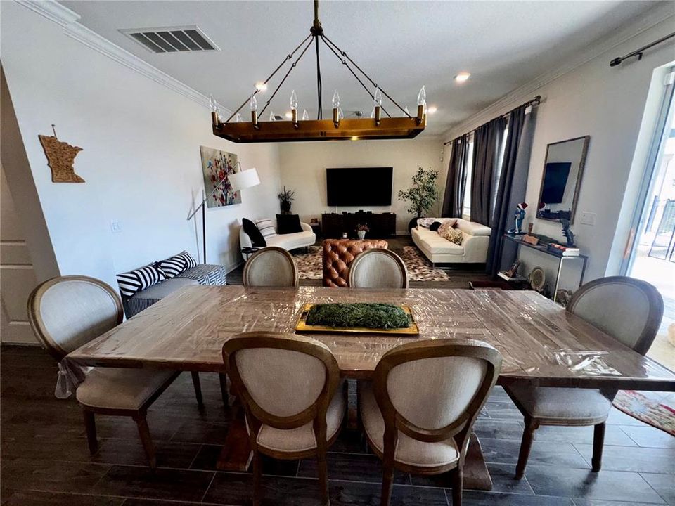 出租: $4,200 (4 贝兹, 2 浴室, 2683 平方英尺)