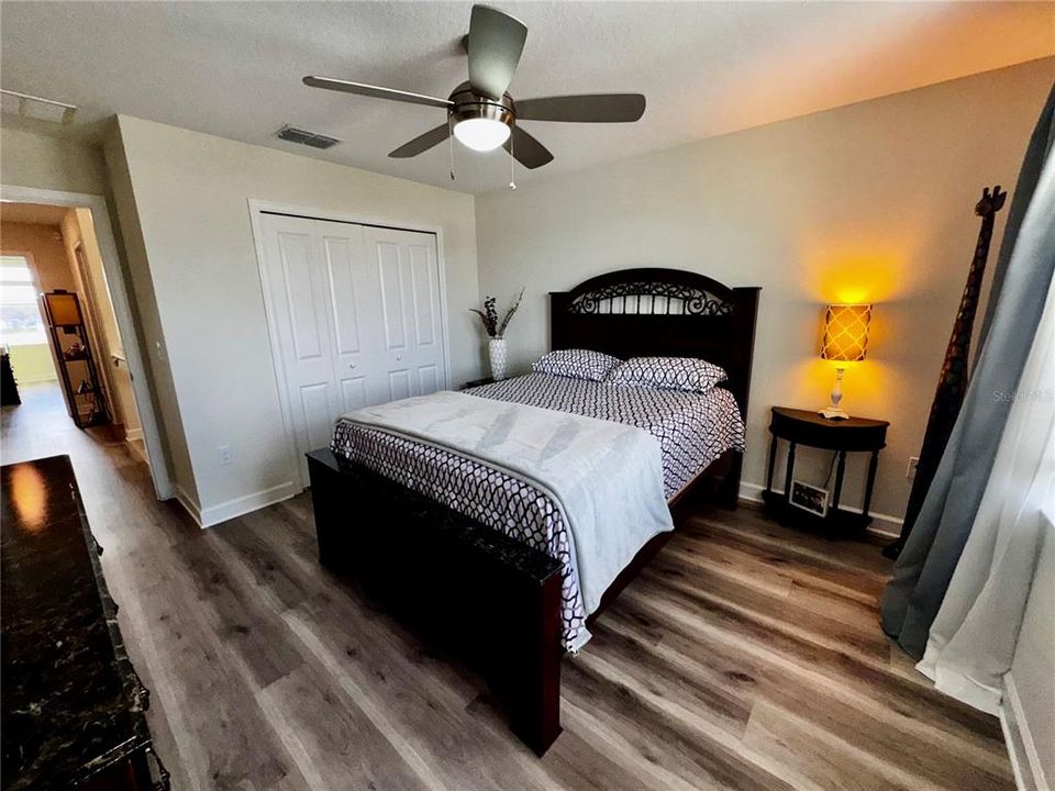 出租: $4,200 (4 贝兹, 2 浴室, 2683 平方英尺)