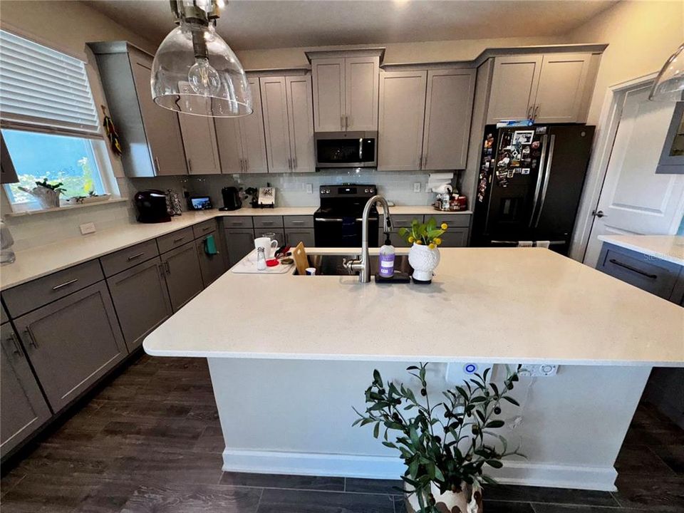 出租: $4,200 (4 贝兹, 2 浴室, 2683 平方英尺)