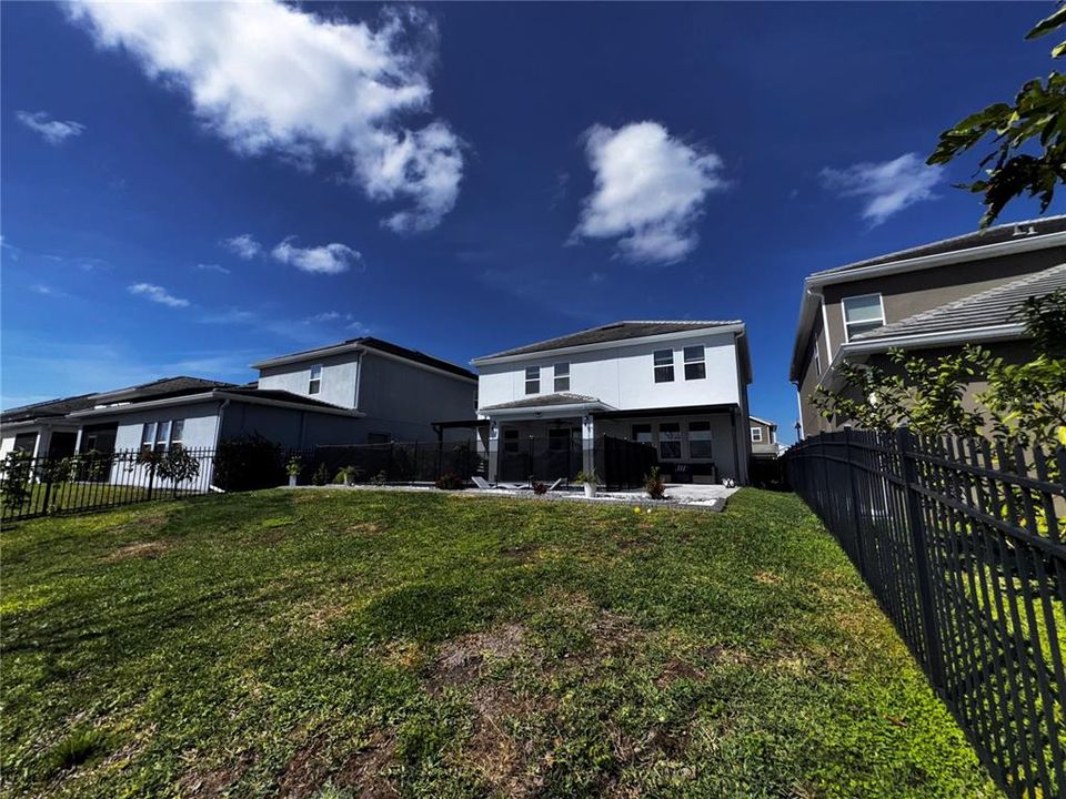 出租: $4,200 (4 贝兹, 2 浴室, 2683 平方英尺)