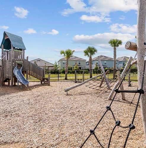 出租: $4,200 (4 贝兹, 2 浴室, 2683 平方英尺)