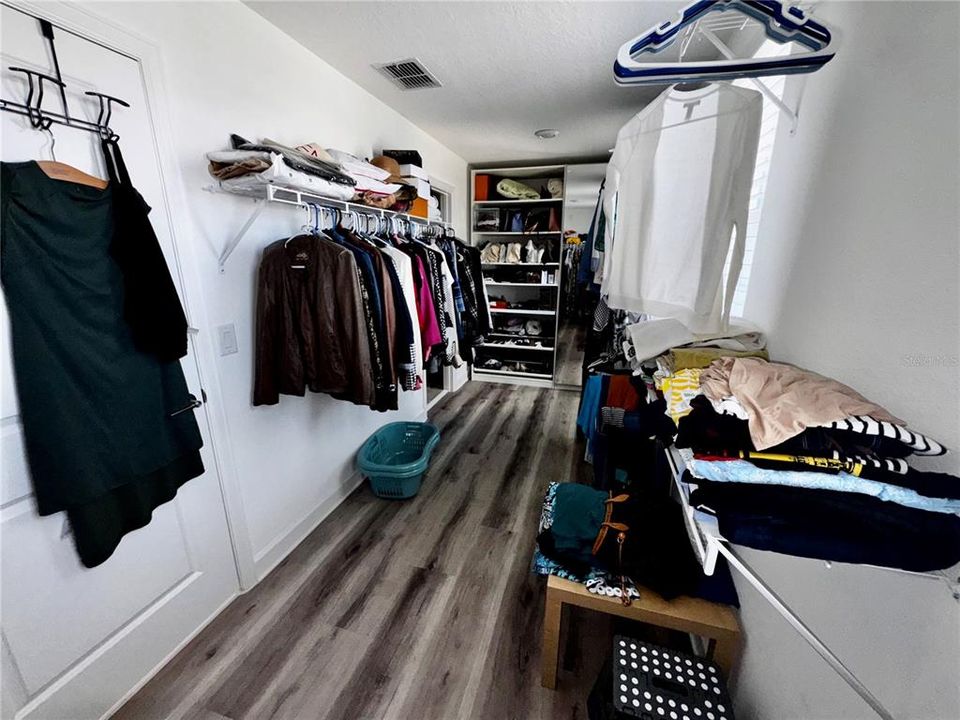 出租: $4,200 (4 贝兹, 2 浴室, 2683 平方英尺)