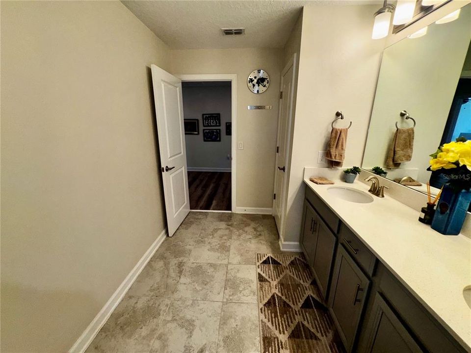 出租: $4,200 (4 贝兹, 2 浴室, 2683 平方英尺)