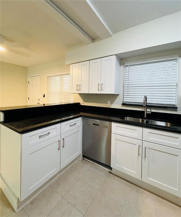 На продажу: $220,000 (1 спален, 1 ванн, 710 Квадратных фут)