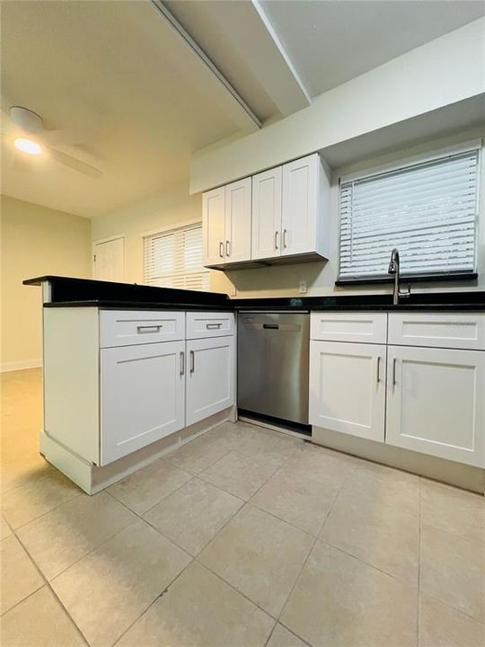 На продажу: $220,000 (1 спален, 1 ванн, 710 Квадратных фут)