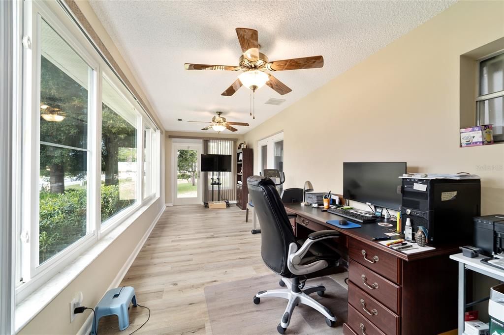 Под контрактом: $221,900 (2 спален, 2 ванн, 1921 Квадратных фут)