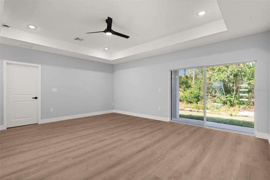 For Sale: $299,900 (4 beds, 2 baths, 1759 Square Feet)