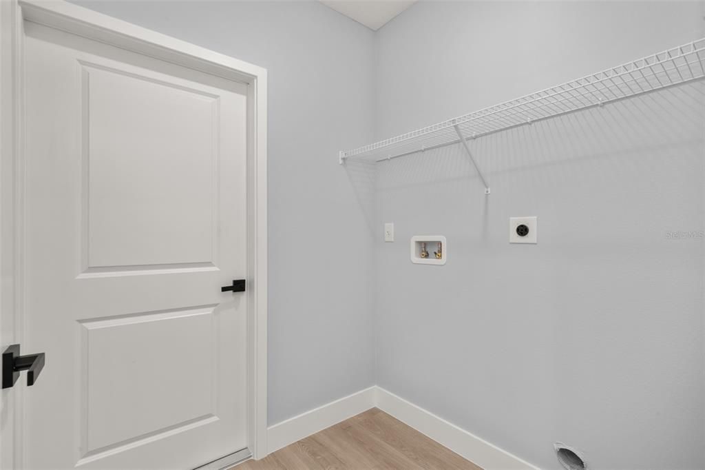 For Sale: $299,900 (4 beds, 2 baths, 1759 Square Feet)