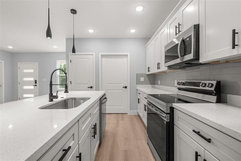 For Sale: $299,900 (4 beds, 2 baths, 1759 Square Feet)