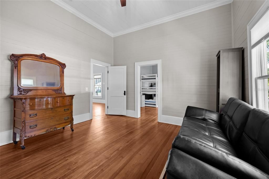 En Venta: $479,000 (4 camas, 3 baños, 2201 Pies cuadrados)