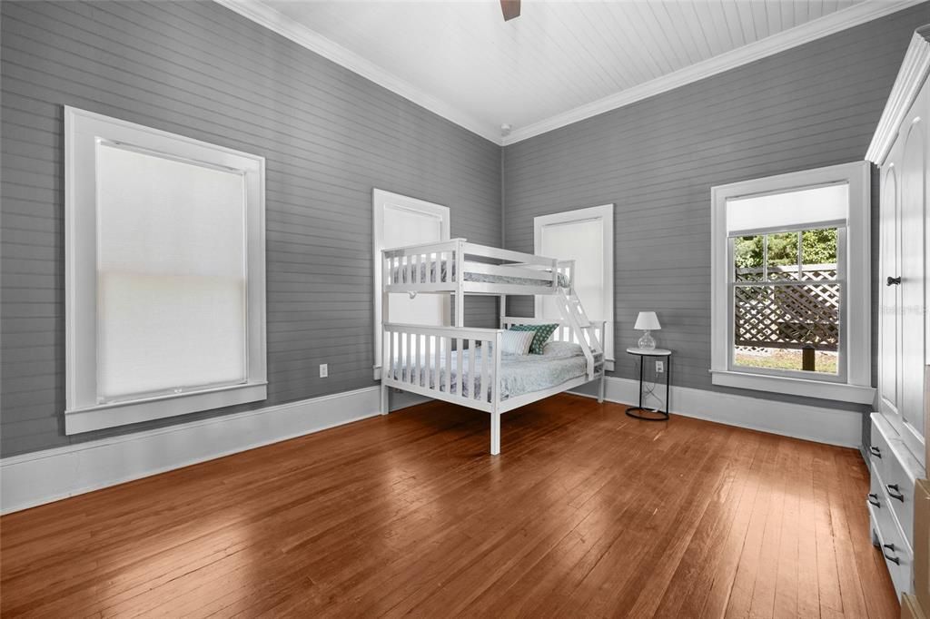 En Venta: $479,000 (4 camas, 3 baños, 2201 Pies cuadrados)