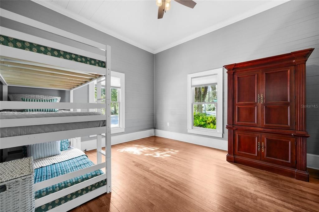 En Venta: $479,000 (4 camas, 3 baños, 2201 Pies cuadrados)