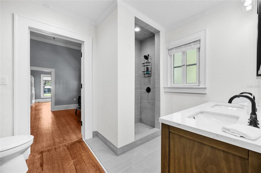 En Venta: $479,000 (4 camas, 3 baños, 2201 Pies cuadrados)