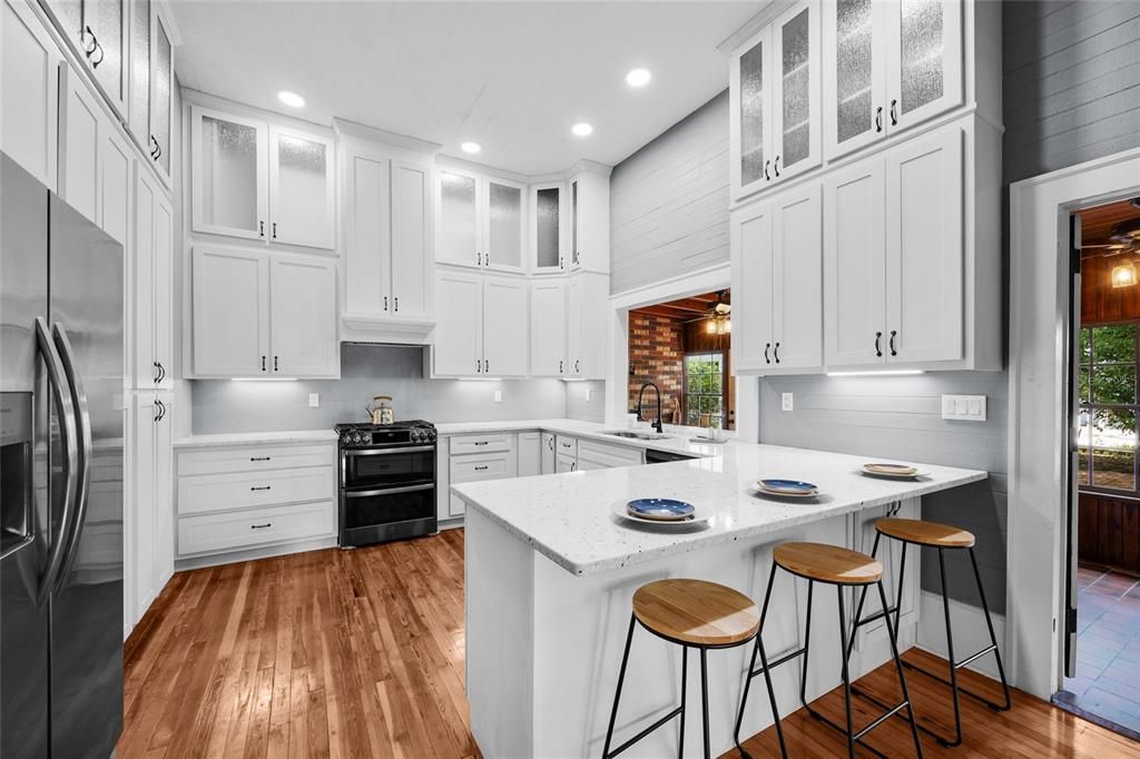 En Venta: $479,000 (4 camas, 3 baños, 2201 Pies cuadrados)