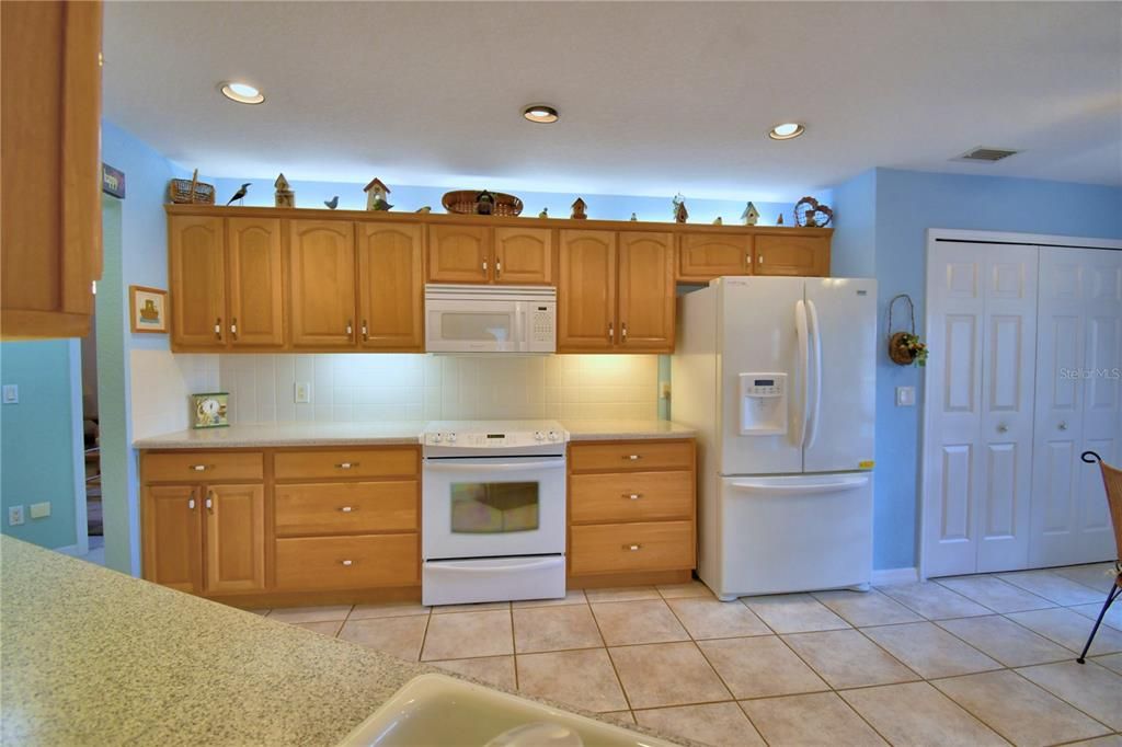 На продажу: $325,000 (3 спален, 2 ванн, 2022 Квадратных фут)