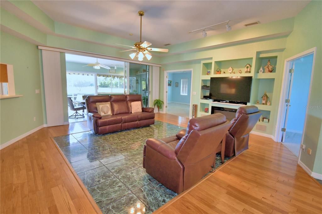 На продажу: $325,000 (3 спален, 2 ванн, 2022 Квадратных фут)