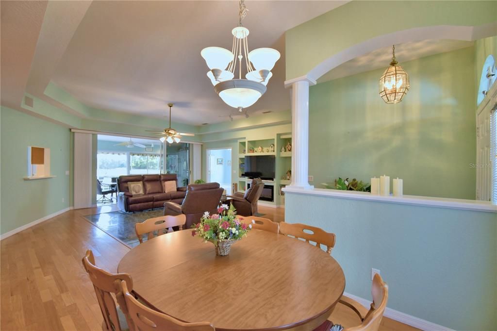 На продажу: $325,000 (3 спален, 2 ванн, 2022 Квадратных фут)