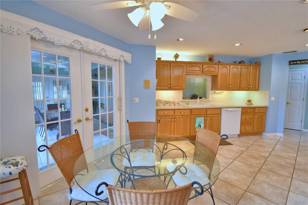 На продажу: $325,000 (3 спален, 2 ванн, 2022 Квадратных фут)