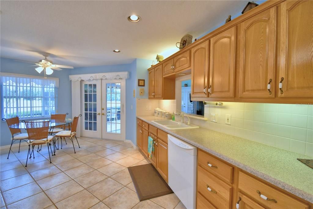 На продажу: $325,000 (3 спален, 2 ванн, 2022 Квадратных фут)