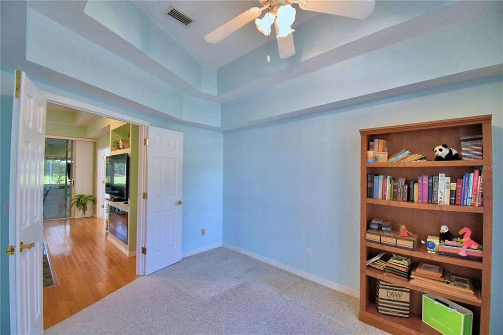 На продажу: $325,000 (3 спален, 2 ванн, 2022 Квадратных фут)