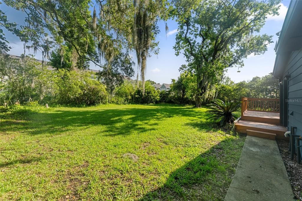 待售: $310,000 (4 贝兹, 1 浴室, 1703 平方英尺)