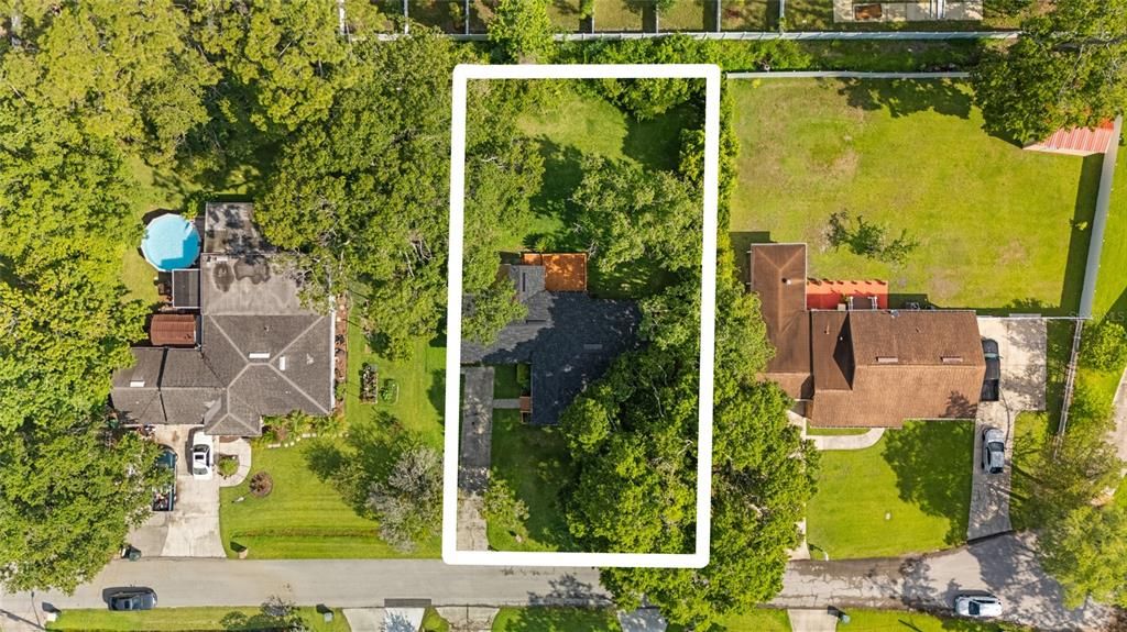 待售: $310,000 (4 贝兹, 1 浴室, 1703 平方英尺)