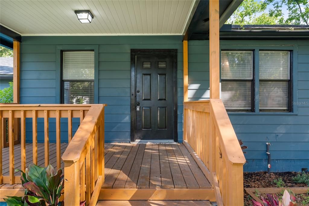 待售: $310,000 (4 贝兹, 1 浴室, 1703 平方英尺)