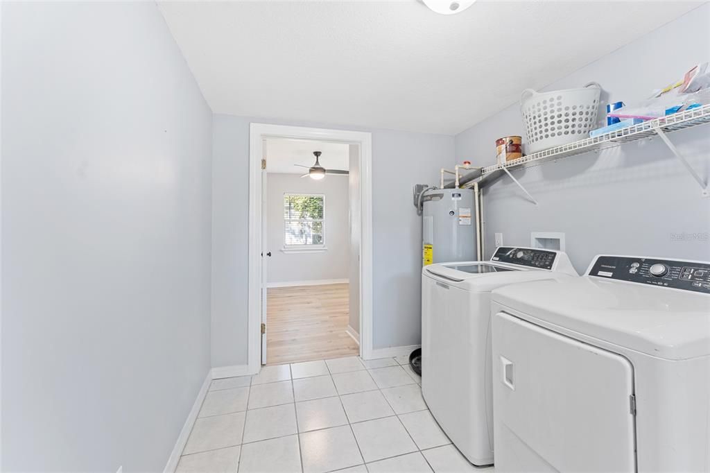 待售: $310,000 (4 贝兹, 1 浴室, 1703 平方英尺)