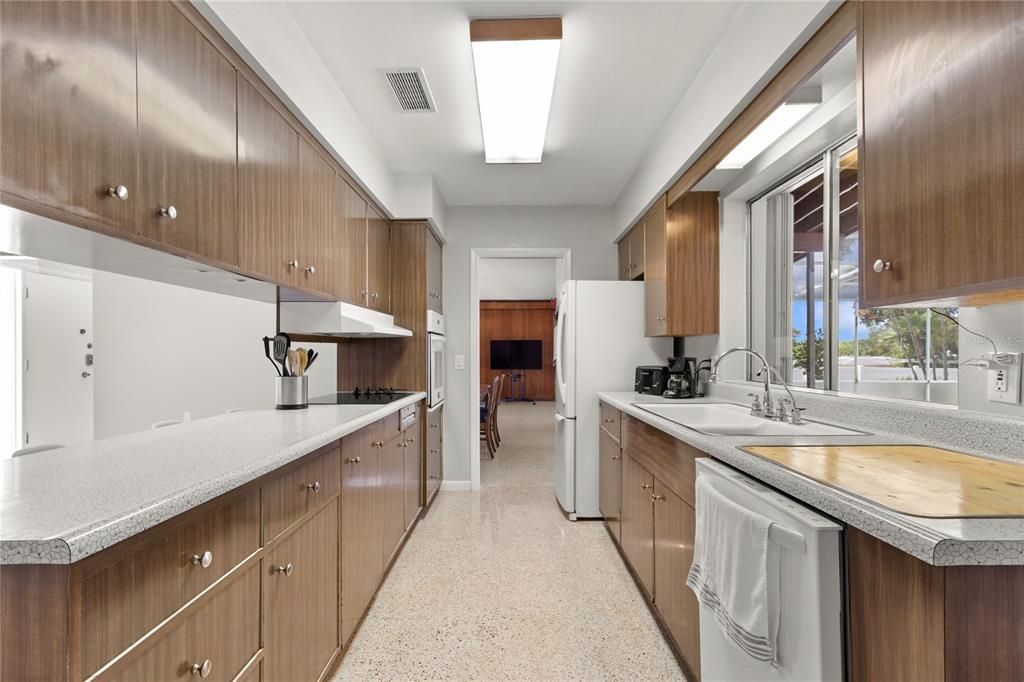 Active With Contract: $475,000 (3 beds, 3 baths, 2008 Square Feet)