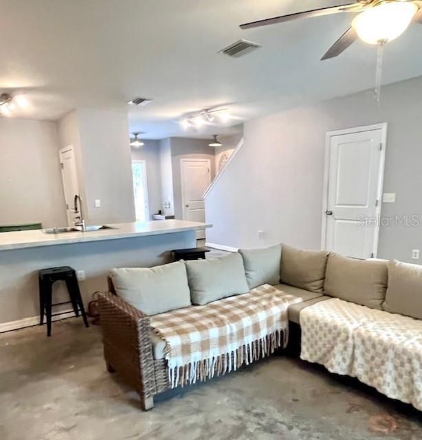 For Sale: $250,000 (3 beds, 2 baths, 1478 Square Feet)