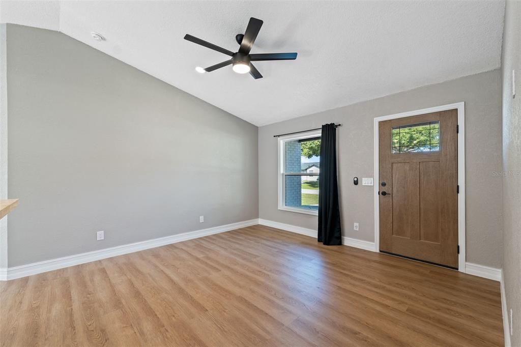 Active With Contract: $265,000 (3 beds, 2 baths, 1067 Square Feet)