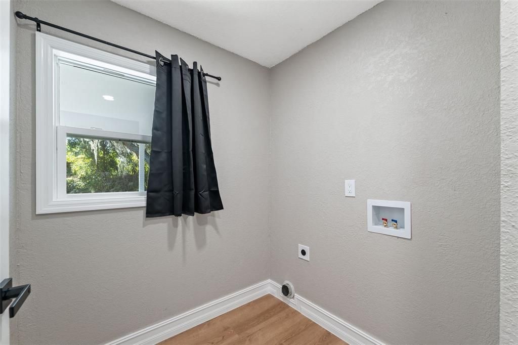 Active With Contract: $265,000 (3 beds, 2 baths, 1067 Square Feet)