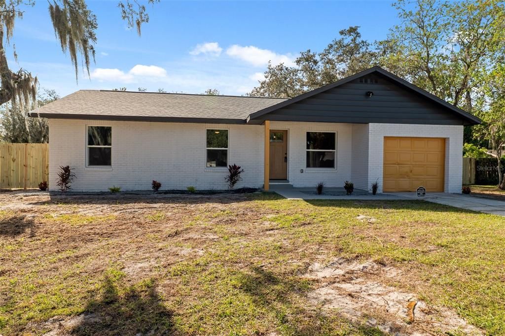 Active With Contract: $265,000 (3 beds, 2 baths, 1067 Square Feet)