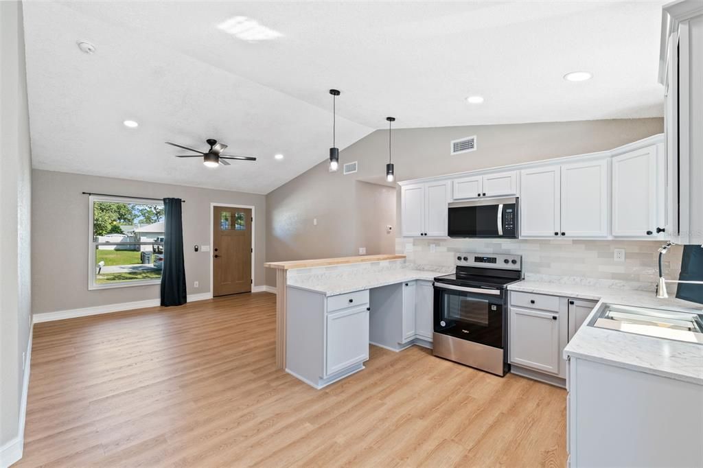 Active With Contract: $265,000 (3 beds, 2 baths, 1067 Square Feet)