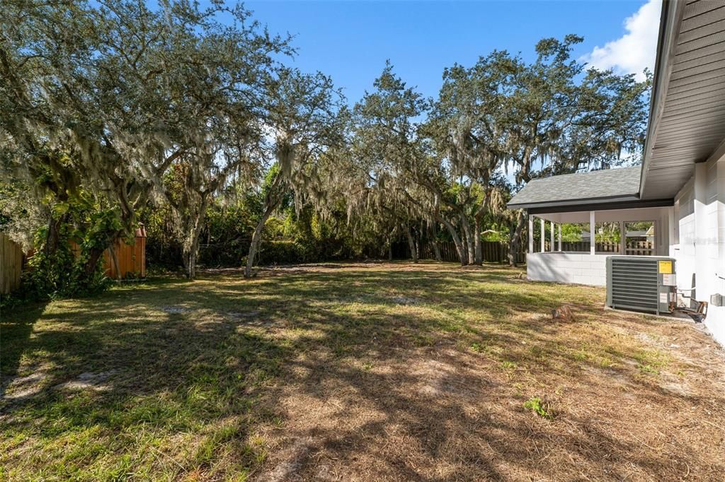 Active With Contract: $265,000 (3 beds, 2 baths, 1067 Square Feet)