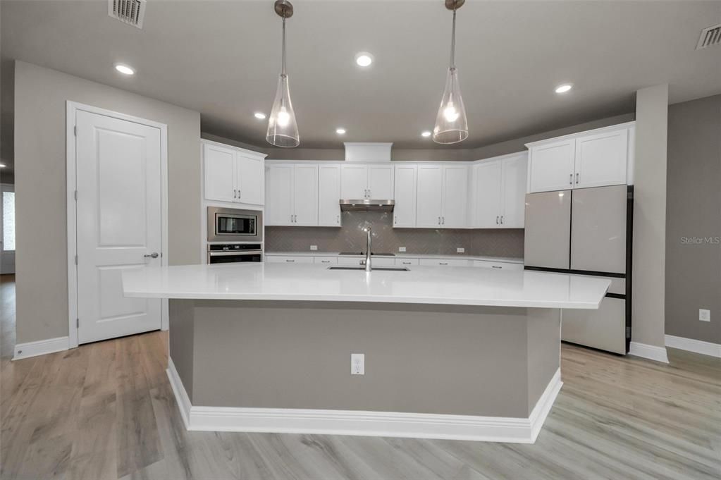 For Sale: $624,900 (4 beds, 3 baths, 2414 Square Feet)