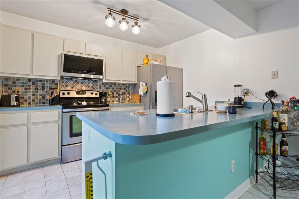 For Sale: $239,900 (2 beds, 2 baths, 1285 Square Feet)