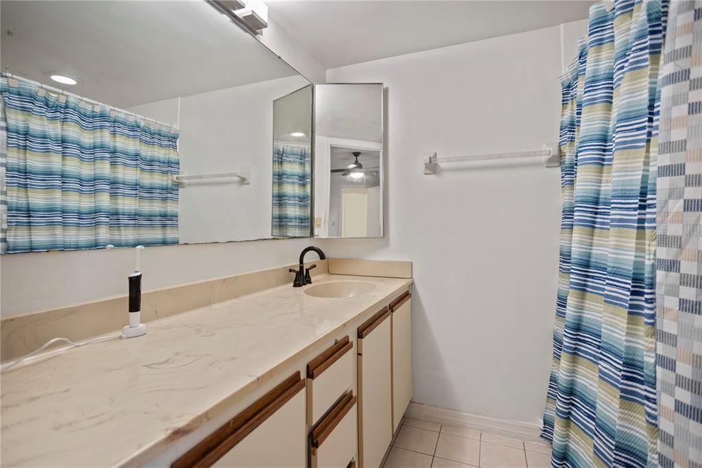 For Sale: $239,900 (2 beds, 2 baths, 1285 Square Feet)