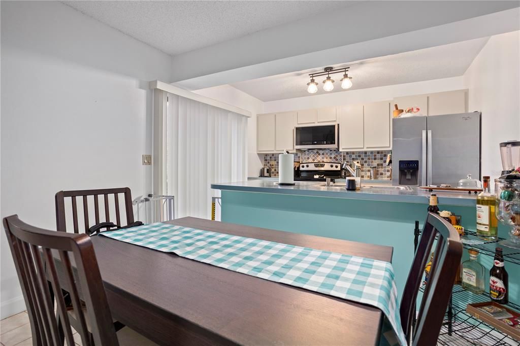For Sale: $239,900 (2 beds, 2 baths, 1285 Square Feet)