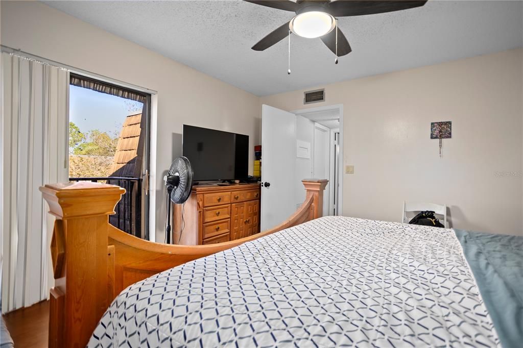 For Sale: $239,900 (2 beds, 2 baths, 1285 Square Feet)