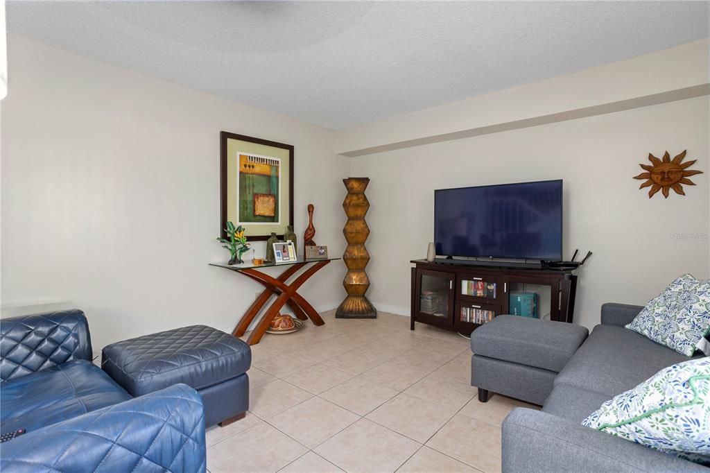 For Sale: $239,900 (2 beds, 2 baths, 1285 Square Feet)