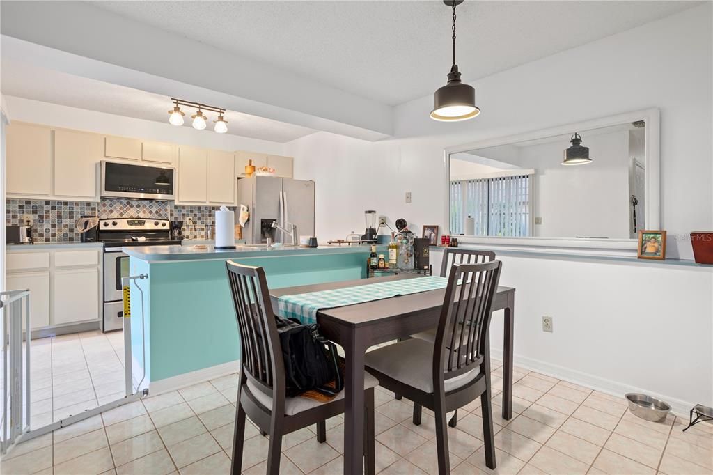 For Sale: $239,900 (2 beds, 2 baths, 1285 Square Feet)