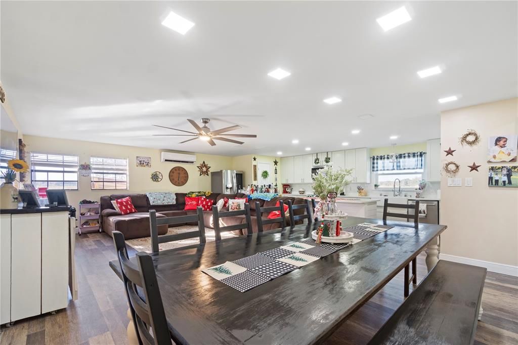 En Venta: $885,000 (3 camas, 3 baños, 2194 Pies cuadrados)