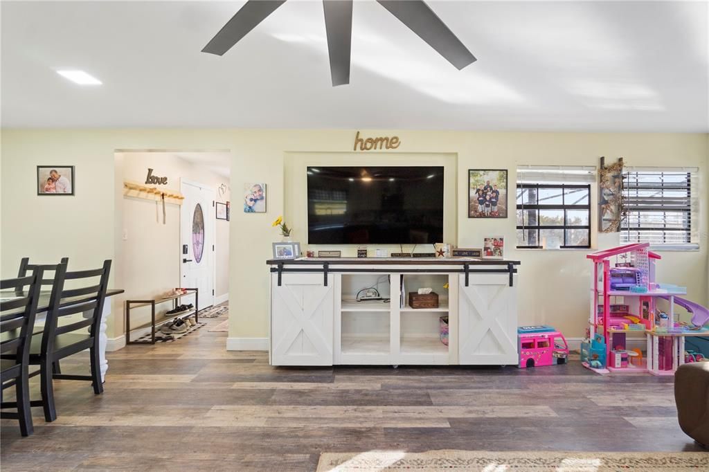 En Venta: $885,000 (3 camas, 3 baños, 2194 Pies cuadrados)